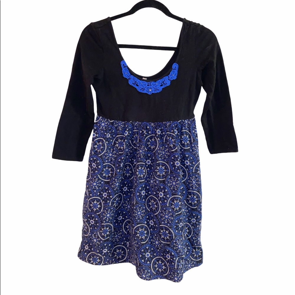 Free people boho dress! 3/4 sleeve blue lace detail, great condition, Small